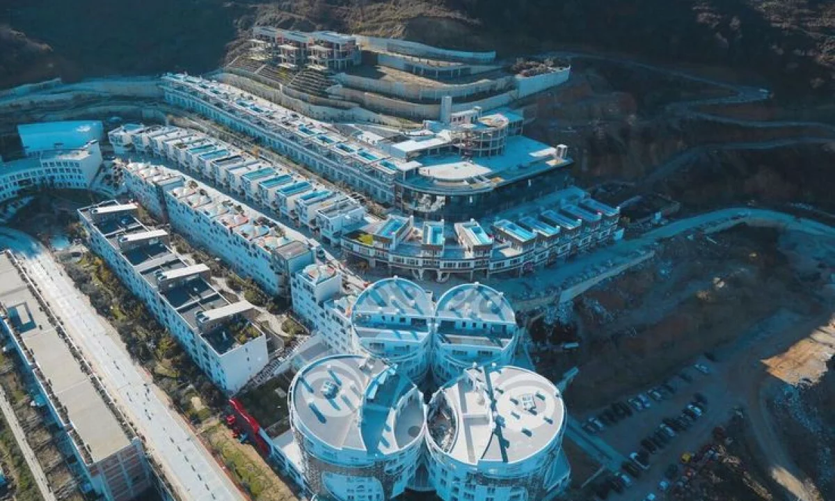 Duplex (casa a 2 piani) in vendita a Tirana 2+1, Arredato