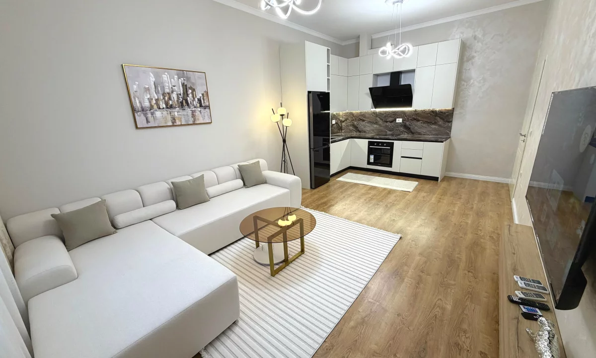 Appartamento in vendita a Tirana 2+1, Arredato