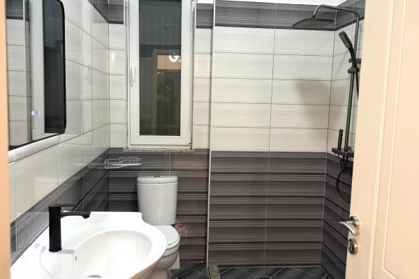 Appartamento in vendita a Tirana 1+1, Arredato