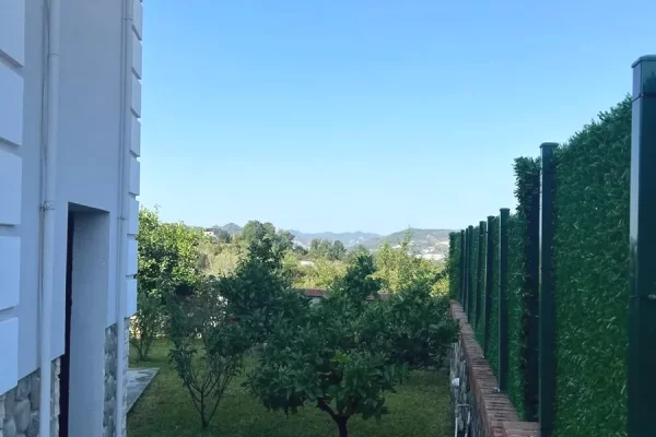 Shtepi me qera Vila Luksoze ne Tirane, 4+1, Mobilimi E mobiluar, Pagesa 1,200  Euro.