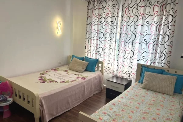 Shtepi me qera Vila Luksoze ne Tirane, 4+1, Mobilimi E mobiluar, Pagesa 1,200  Euro.