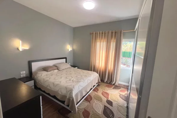 Shtepi me qera Vila Luksoze ne Tirane, 4+1, Mobilimi E mobiluar, Pagesa 1,200  Euro.