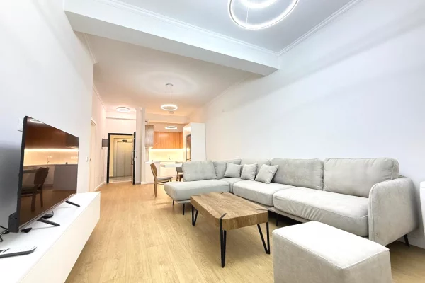 📣Jepet Apartament 2+1+Verande me Qira te Rruga Peti, Liqeni i Thate!