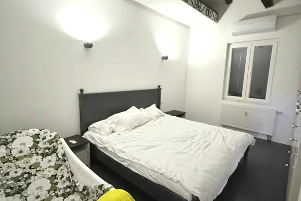 Shtepi me qera Shtepi Private ne Tirane, 2+1, Mobilimi E mobiluar, Pagesa 1,300  Euro.