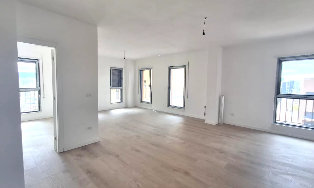 Shtepi ne shitje Apartament ne Tirane, 3+1, Mobilimi Bosh, pa mobiluar, Pagesa 350,000  Euro.