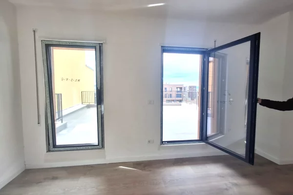 Shtepi ne shitje Apartament ne Tirane, 3+1, Mobilimi Bosh, pa mobiluar, Pagesa 350,000  Euro.