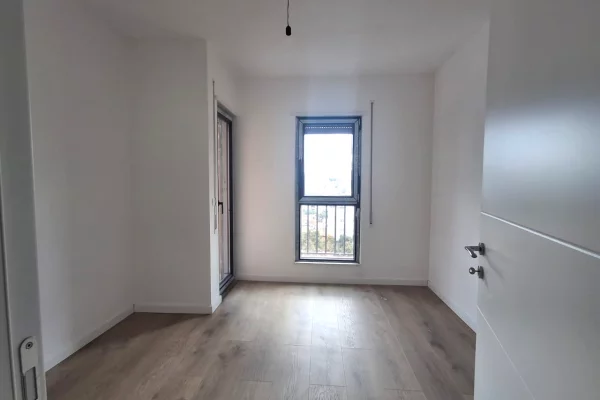 Shtepi ne shitje Apartament ne Tirane, 3+1, Mobilimi Bosh, pa mobiluar, Pagesa 350,000  Euro.