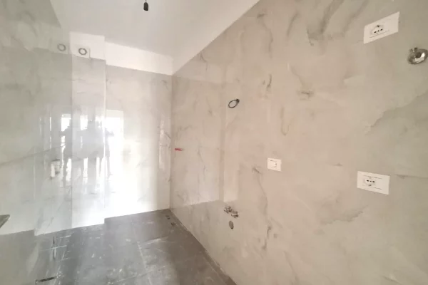 Shtepi ne shitje Apartament ne Tirane, 3+1, Mobilimi Bosh, pa mobiluar, Pagesa 350,000  Euro.