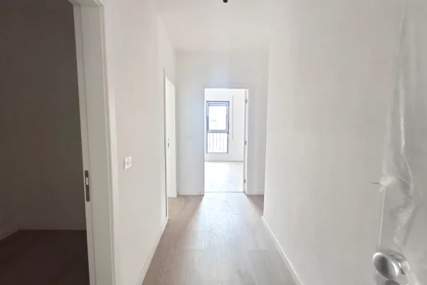 Shtepi ne shitje Apartament ne Tirane, 3+1, Mobilimi Bosh, pa mobiluar, Pagesa 350,000  Euro.