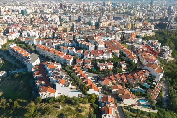 Duplex (casa a 2 piani) in vendita a Tirana 3+1, Vuoto