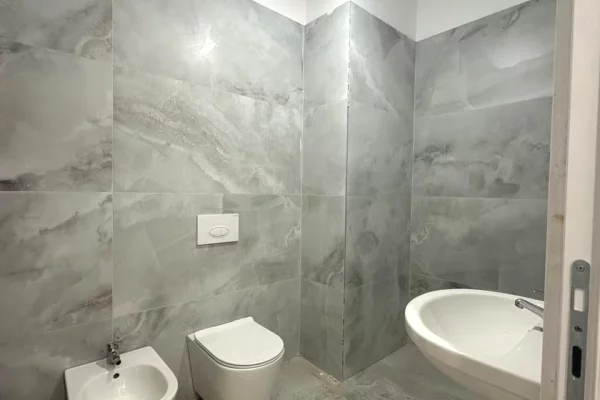 Appartamento in vendita a Tirana 2+1, Vuoto