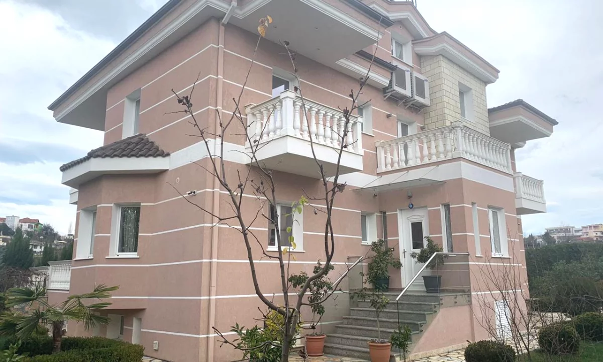 Luxury villas for sale in Tirana 7+1, Furnished