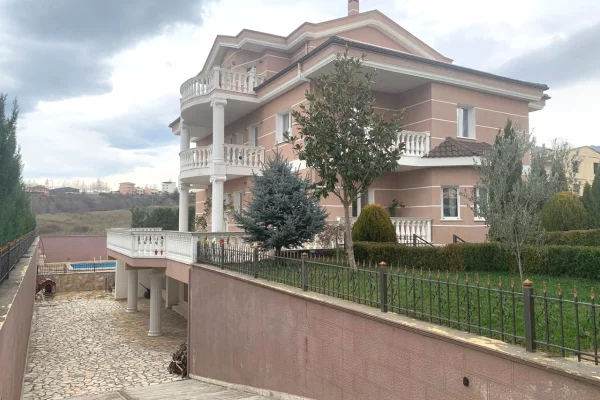 Luxury villas for sale in Tirana 7+1, Furnished