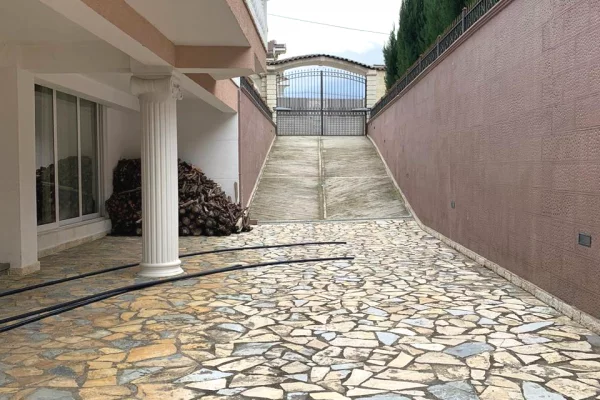 Luxury villas for sale in Tirana 7+1, Furnished