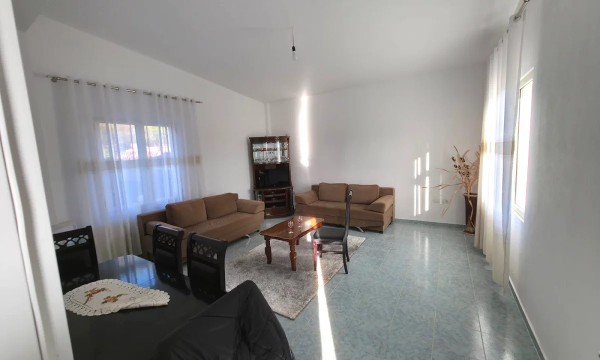 Shtepi ne shitje Shtepi Private ne Tirane, 1+1, Mobilimi Pjeserisht e mobiluar, Pagesa 69,000  Euro.