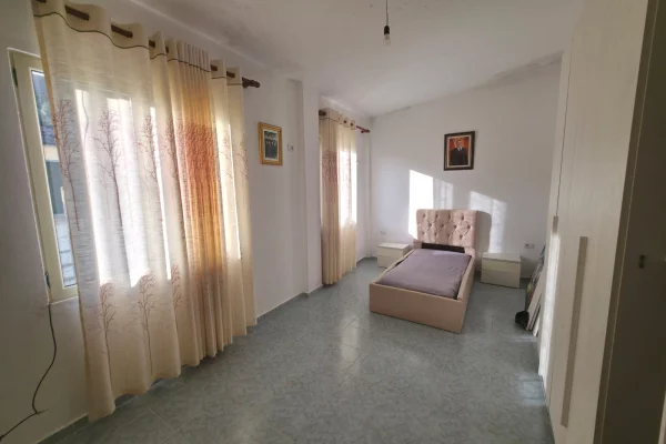 Shtepi ne shitje Shtepi Private ne Tirane, 1+1, Mobilimi Pjeserisht e mobiluar, Pagesa 69,000  Euro.