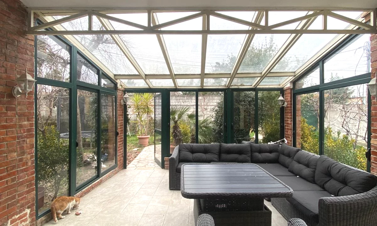 Shtepi me qera Vila Luksoze ne Tirane, 5+1, Mobilimi E mobiluar, Pagesa 200,000  Leke.