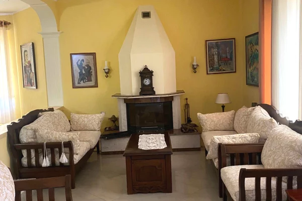 Shtepi me qera Vila Luksoze ne Tirane, 5+1, Mobilimi E mobiluar, Pagesa 200,000  Leke.