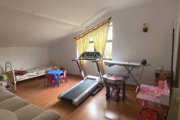 Shtepi me qera Vila Luksoze ne Tirane, 5+1, Mobilimi E mobiluar, Pagesa 200,000  Leke.