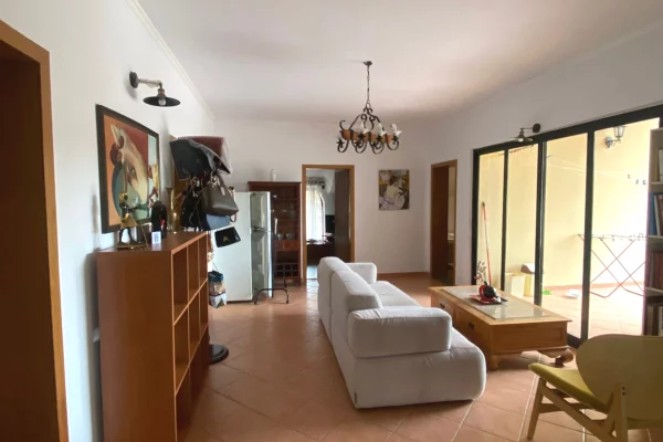 Shtepi me qera Vila Luksoze ne Tirane, 5+1, Mobilimi E mobiluar, Pagesa 200,000  Leke.