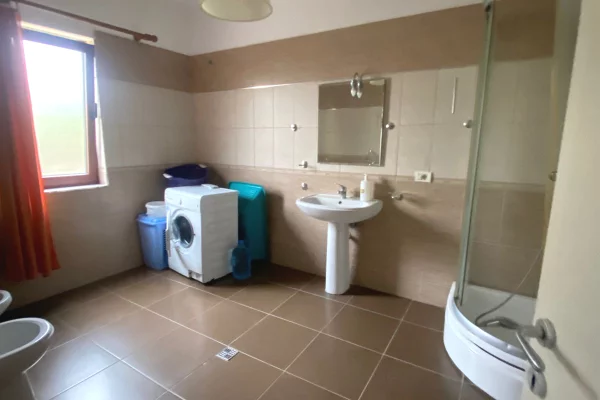 Shtepi me qera Vila Luksoze ne Tirane, 5+1, Mobilimi E mobiluar, Pagesa 200,000  Leke.