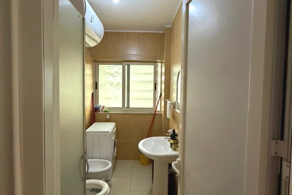 Shtepi me qera Apartament ne Tirane, 1+1, Mobilimi E mobiluar, Pagesa 450  Euro.