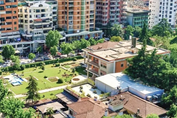 🏢JEPET AMBIENT ZYRE ME QIRA PRANË BLLOKUT📍  