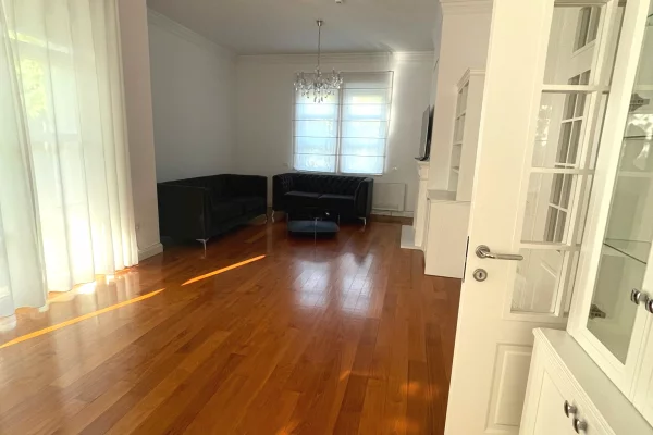 Villa di lusso in affitto a Tirana 4+1, Arredato