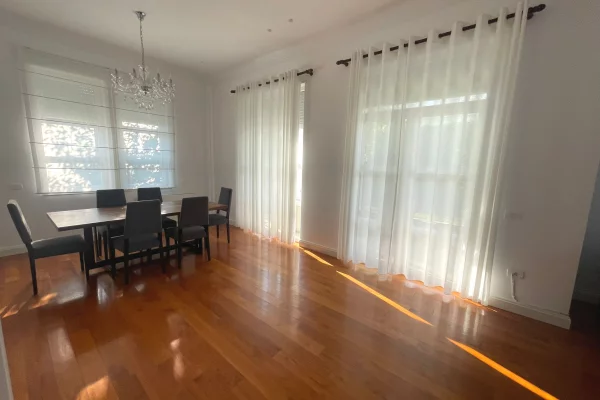 Villa di lusso in affitto a Tirana 4+1, Arredato