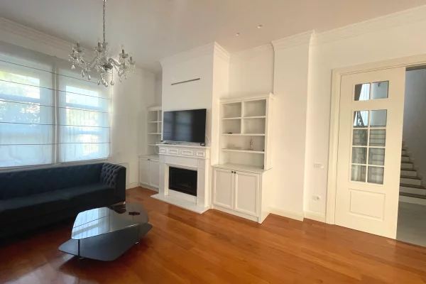 Casa in affitto 4+1 a Tirana - 4,500 Euro