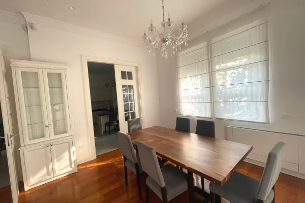 Villa di lusso in affitto a Tirana 4+1, Arredato