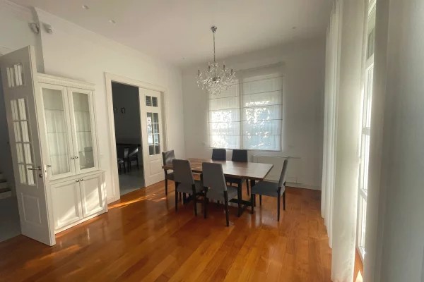 Villa di lusso in affitto a Tirana 4+1, Arredato