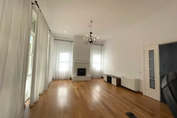 Villa di lusso in affitto a Tirana 4+1, Arredato