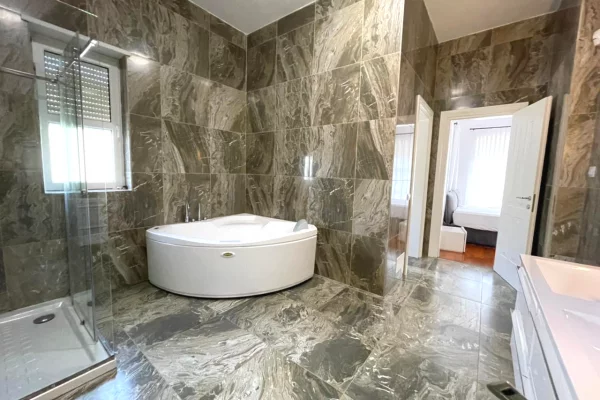 Villa di lusso in affitto a Tirana 4+1, Arredato