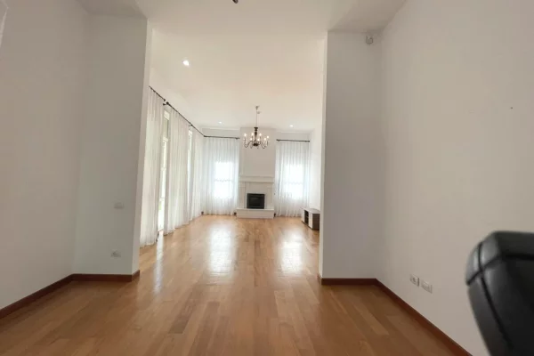 Villa di lusso in affitto a Tirana 4+1, Arredato