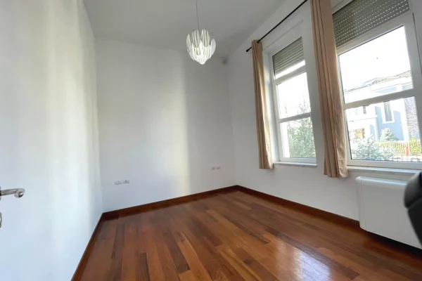 Villa di lusso in affitto a Tirana 4+1, Arredato