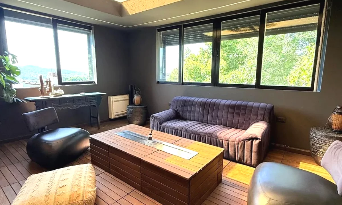 Shtepi ne shitje Apartament ne Tirane, 3+1, Mobilimi E mobiluar, Pagesa 500,000  Euro.