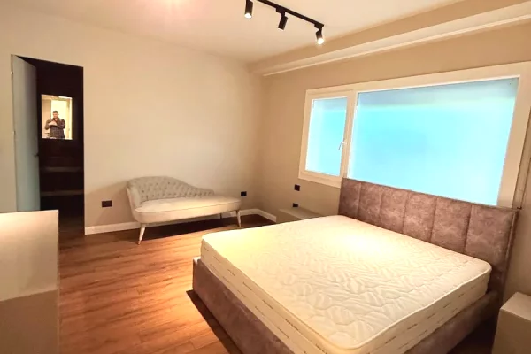 Shtepi ne shitje Apartament ne Tirane, 3+1, Mobilimi E mobiluar, Pagesa 500,000  Euro.