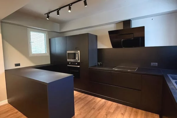 Shtepi ne shitje Apartament ne Tirane, 3+1, Mobilimi E mobiluar, Pagesa 500,000  Euro.