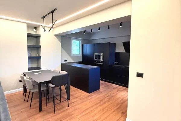 Shtepi ne shitje Apartament ne Tirane, 3+1, Mobilimi E mobiluar, Pagesa 500,000  Euro.