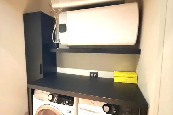 Shtepi ne shitje Apartament ne Tirane, 3+1, Mobilimi E mobiluar, Pagesa 500,000  Euro.