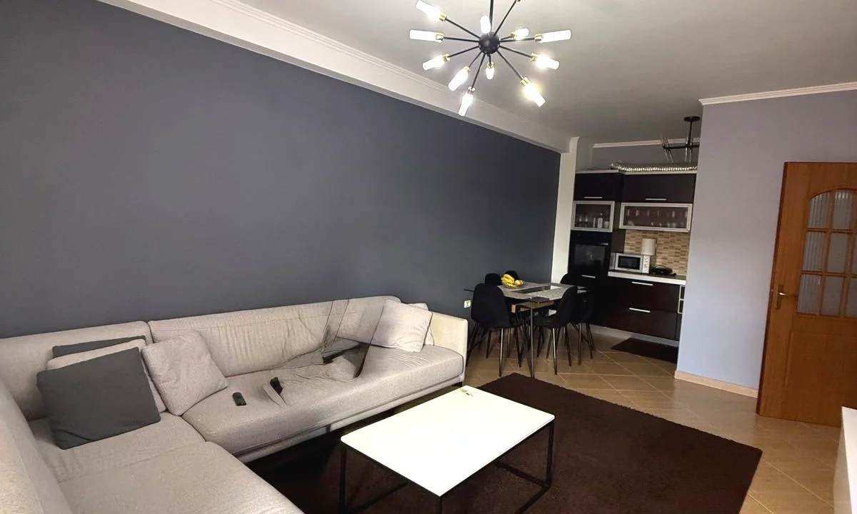 Shtepi ne shitje Apartament ne Tirane, 2+1, Mobilimi E mobiluar, Pagesa 150,000  Euro.