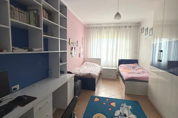 Shtepi ne shitje Apartament ne Tirane, 2+1, Mobilimi E mobiluar, Pagesa 150,000  Euro.