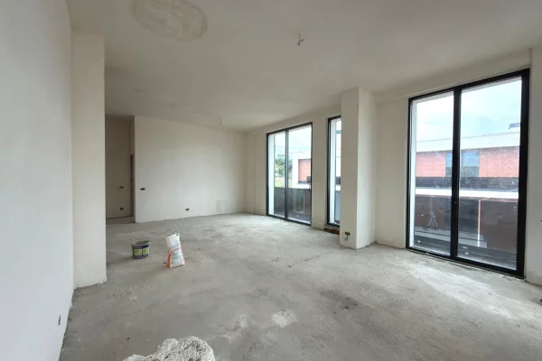 Shtepi ne shitje Penthose(kati i fundit panoramik) ne Tirane, 3+1, Mobilimi Bosh, pa mobiluar, Pagesa 1,100,000  Euro.