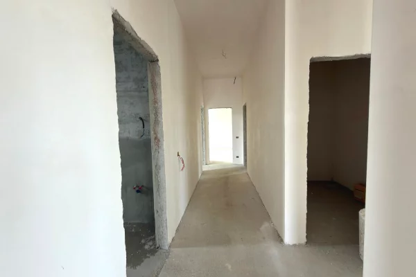 Shtepi ne shitje Penthose(kati i fundit panoramik) ne Tirane, 3+1, Mobilimi Bosh, pa mobiluar, Pagesa 1,100,000  Euro.