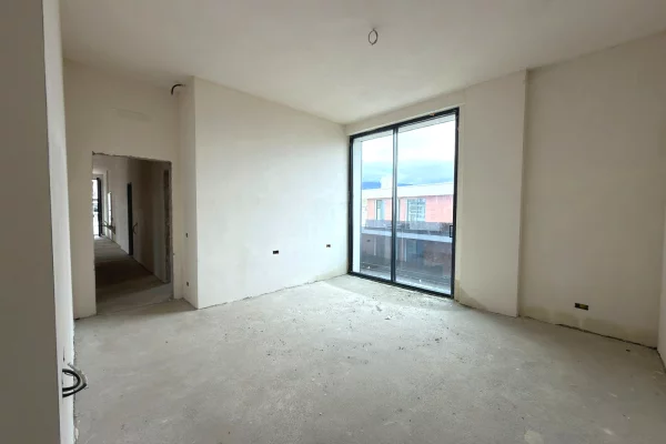 Shtepi ne shitje Penthose(kati i fundit panoramik) ne Tirane, 3+1, Mobilimi Bosh, pa mobiluar, Pagesa 1,100,000  Euro.