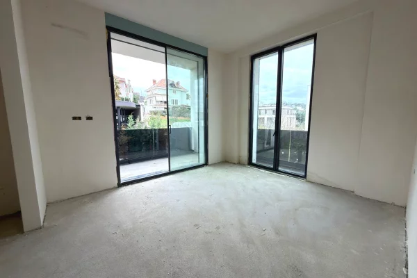 Shtepi ne shitje Penthose(kati i fundit panoramik) ne Tirane, 3+1, Mobilimi Bosh, pa mobiluar, Pagesa 1,100,000  Euro.