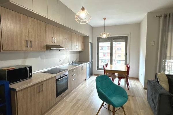 Appartamento in affitto a Tirana 2+1, Arredato