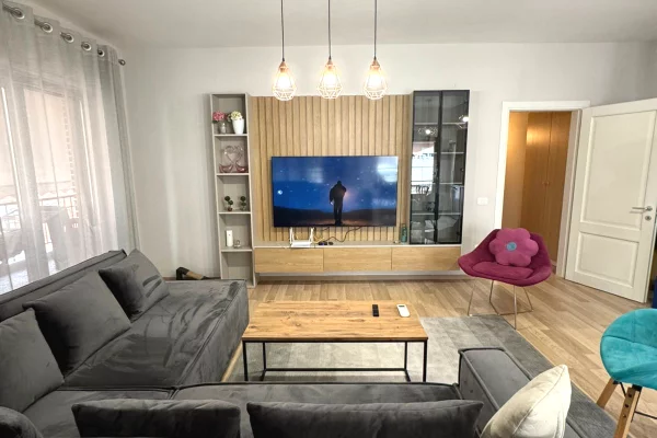 Appartamento in affitto a Tirana 2+1, Arredato