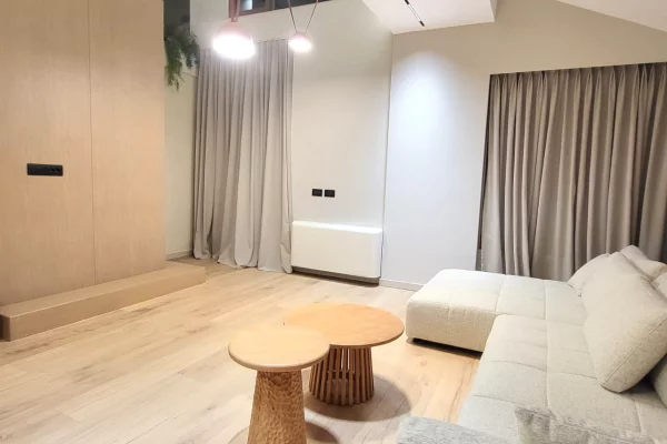 Duplex (casa a 2 piani) in affitto a Tirana 3+1, Arredato